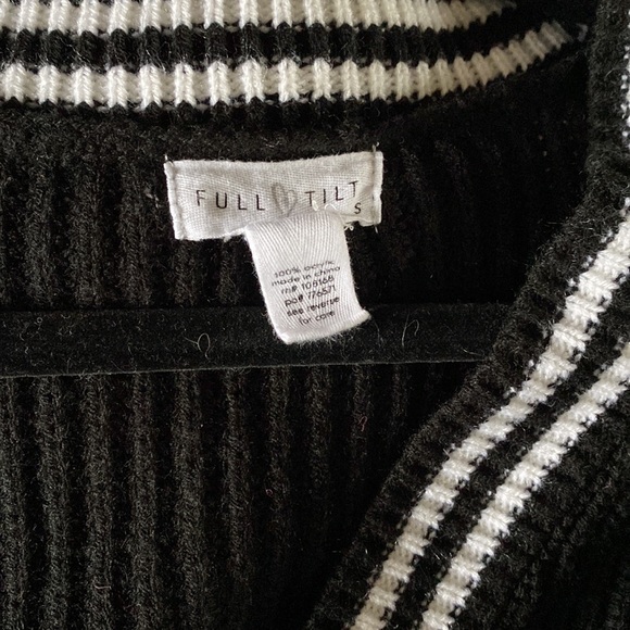 perfect condition- never worn, FULL TILT %100 acrylic button up knitted sweater - Picture 2 of 4